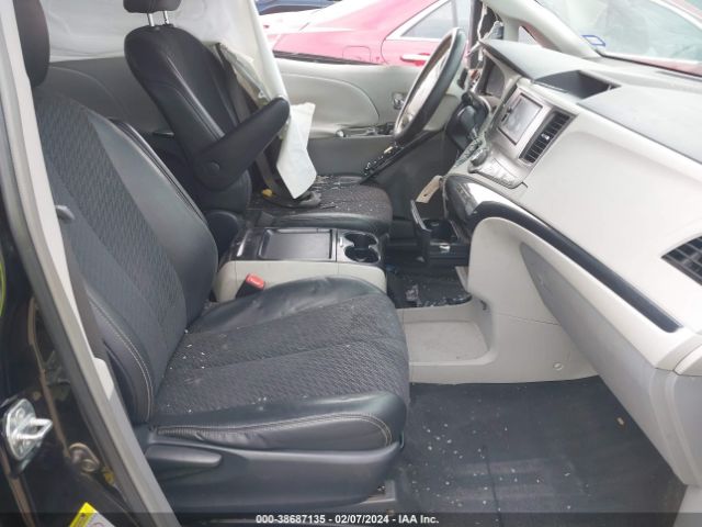 Photo 4 VIN: 5TDXK3DC8BS069758 - TOYOTA SIENNA 