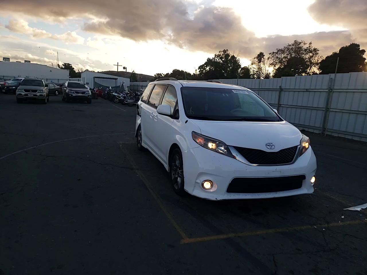 Photo 10 VIN: 5TDXK3DC8BS140649 - TOYOTA SIENNA SPO 