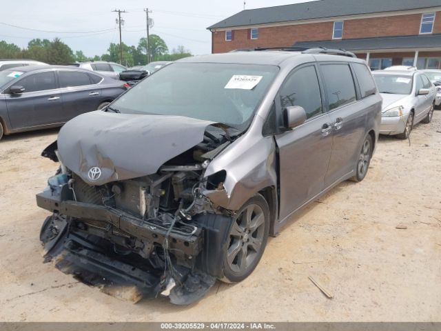 Photo 1 VIN: 5TDXK3DC8G5754785 - TOYOTA SIENNA 