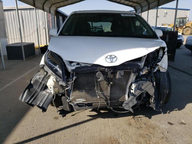 Photo 4 VIN: 5TDXK3DC8GS758674 - TOYOTA SIENNA 