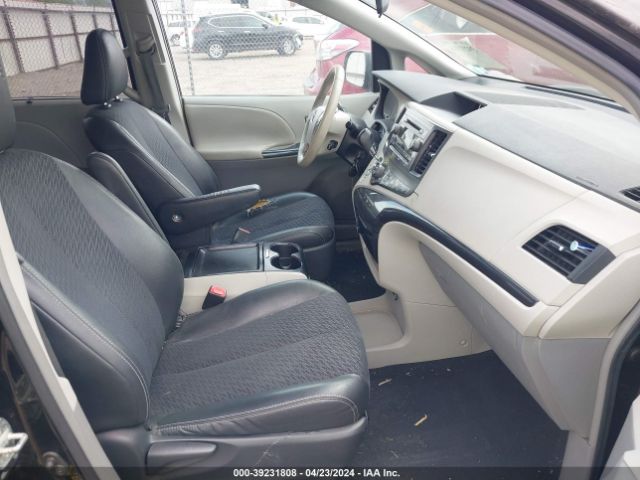 Photo 4 VIN: 5TDXK3DC9BS039488 - TOYOTA SIENNA 