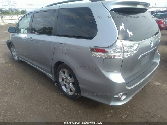 Photo 2 VIN: 5TDXK3DC9BS043444 - TOYOTA SIENNA 