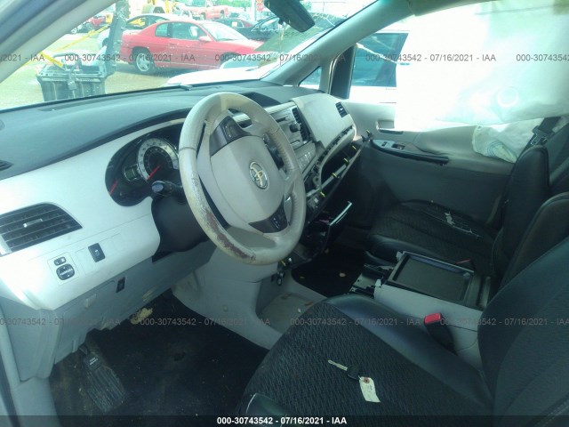 Photo 4 VIN: 5TDXK3DC9BS043444 - TOYOTA SIENNA 