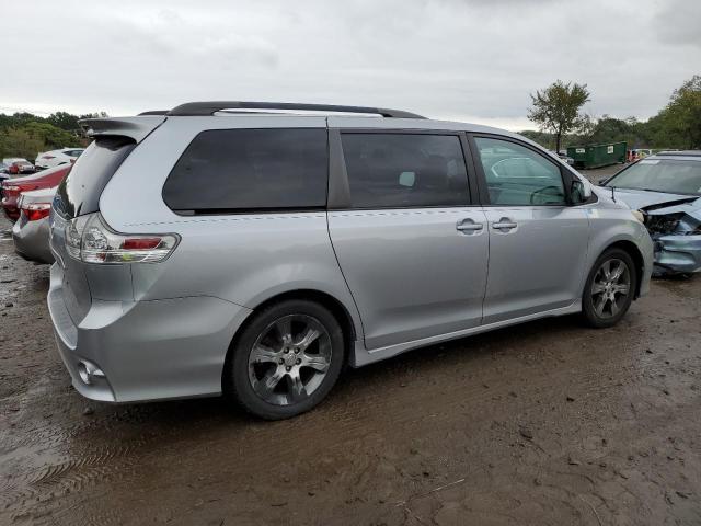 Photo 2 VIN: 5TDXK3DC9CS220592 - TOYOTA SIENNA SPO 