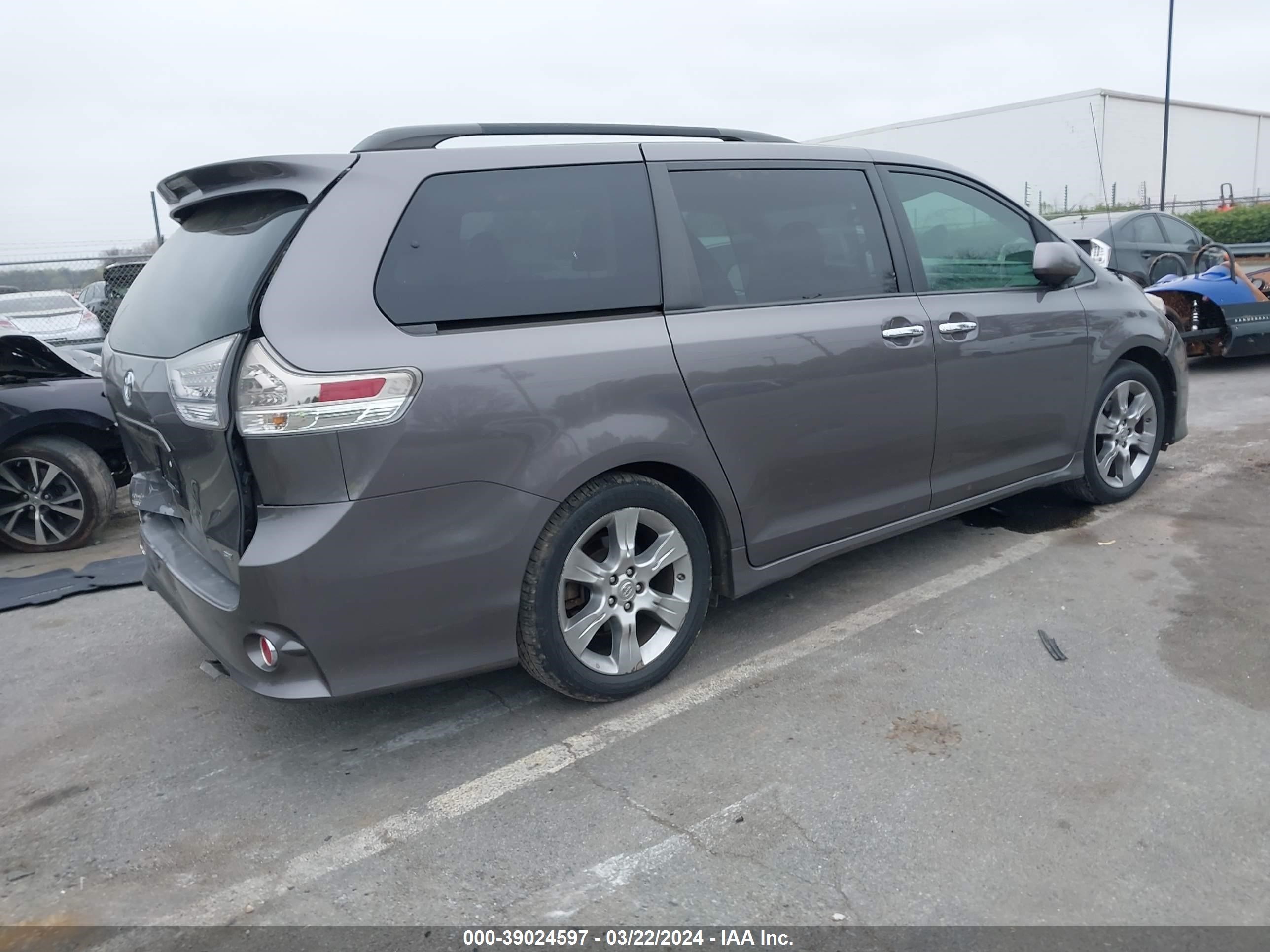 Photo 3 VIN: 5TDXK3DC9DS281359 - TOYOTA SIENNA 