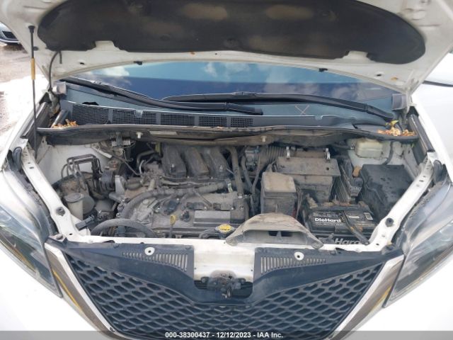 Photo 9 VIN: 5TDXK3DC9FS552469 - TOYOTA SIENNA 