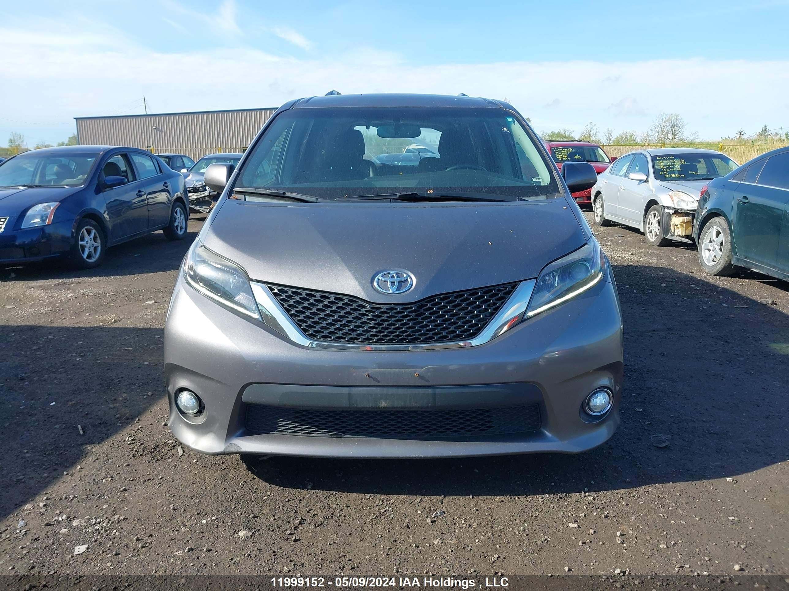 Photo 11 VIN: 5TDXK3DC9FS622293 - TOYOTA SIENNA 