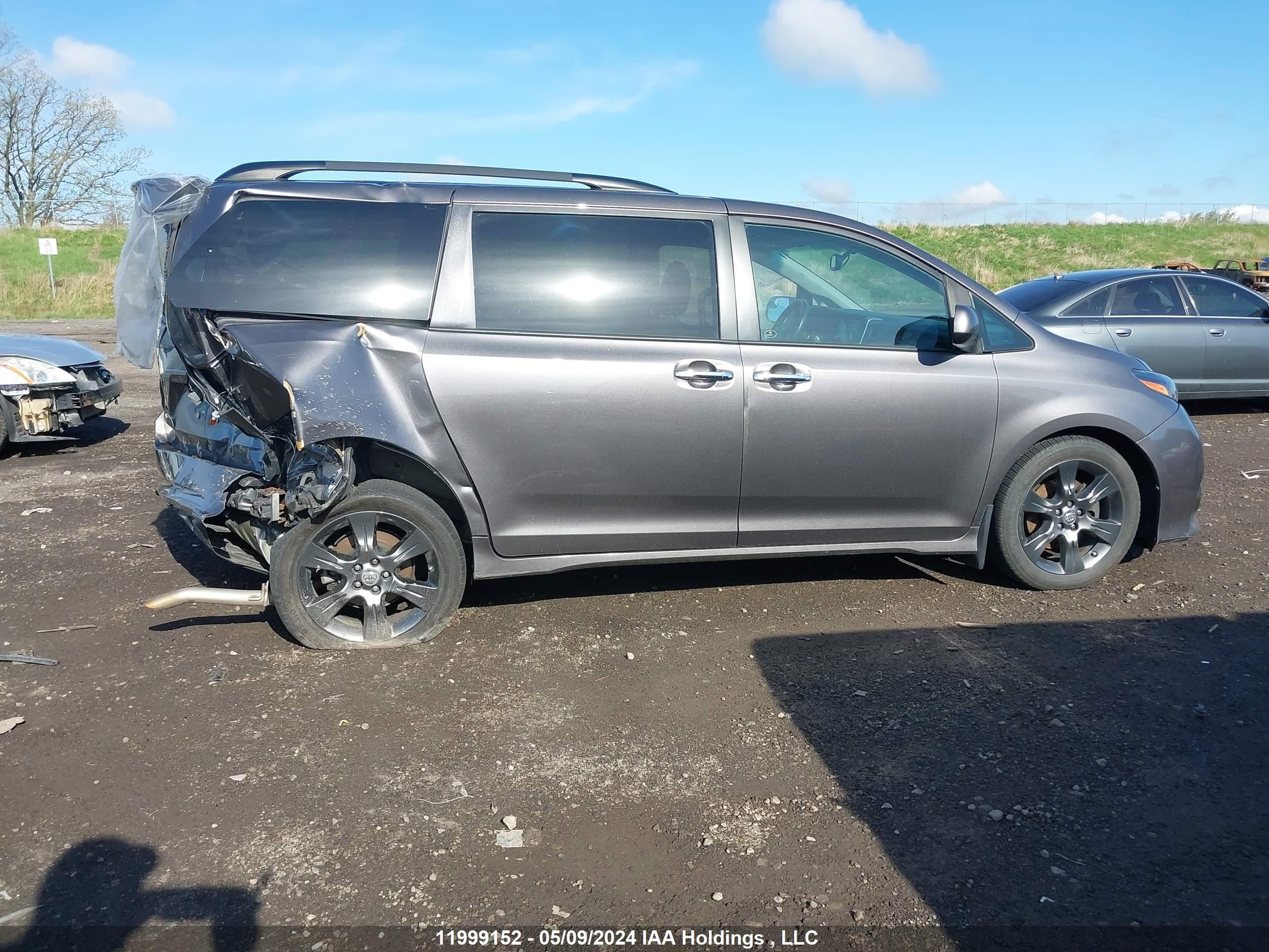 Photo 12 VIN: 5TDXK3DC9FS622293 - TOYOTA SIENNA 