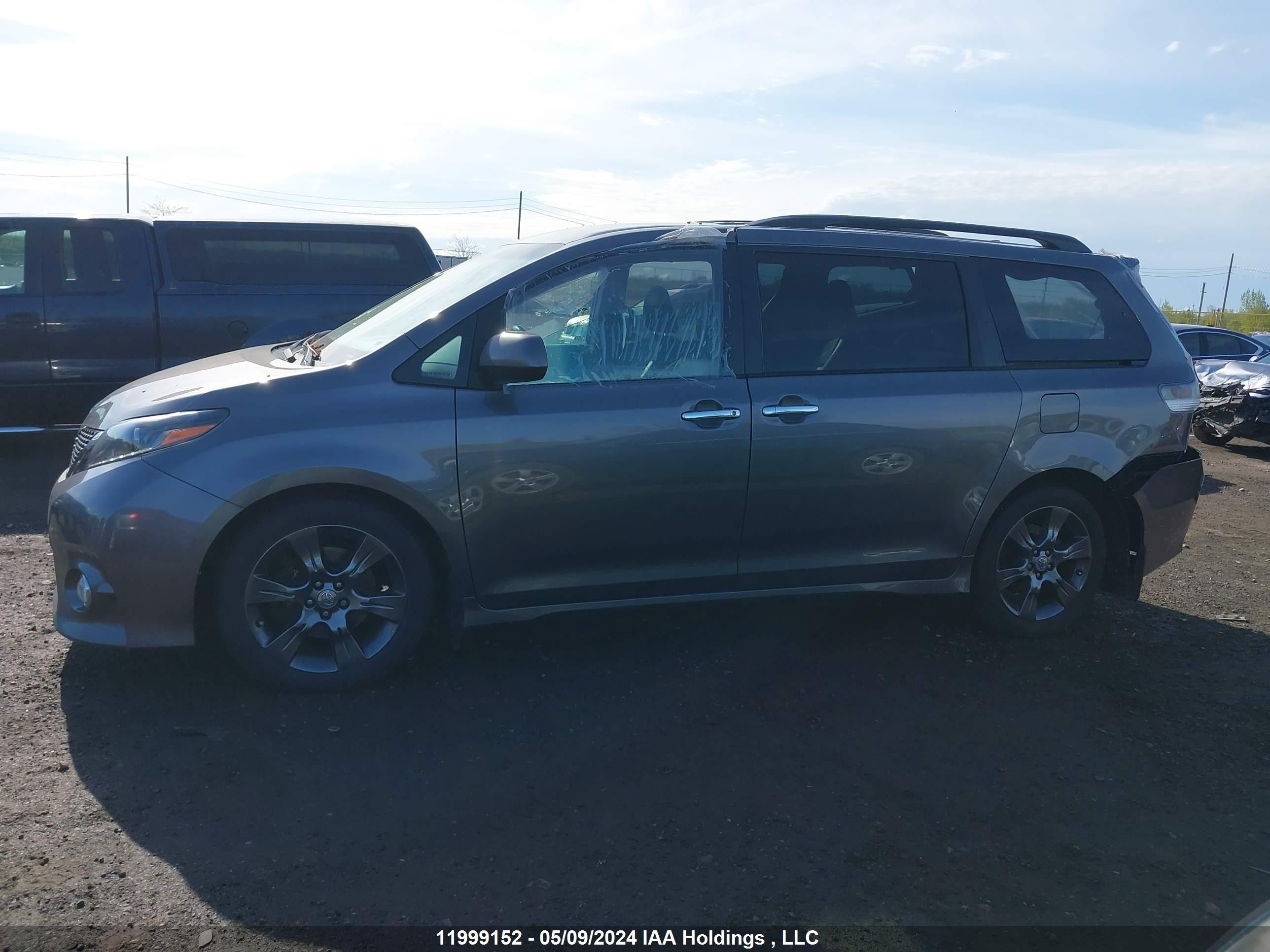 Photo 13 VIN: 5TDXK3DC9FS622293 - TOYOTA SIENNA 