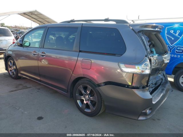 Photo 2 VIN: 5TDXK3DC9GS719673 - TOYOTA SIENNA 