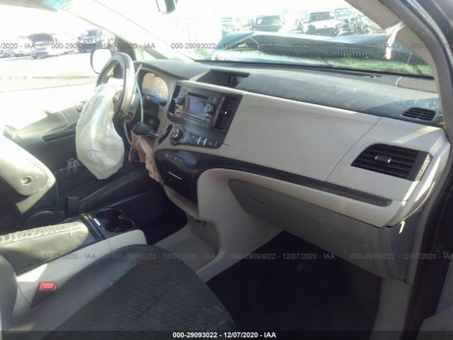 Photo 4 VIN: 5TDXK3DCXDS287557 - TOYOTA SIENNA 