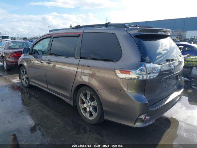 Photo 2 VIN: 5TDXK3DCXFS531257 - TOYOTA SIENNA 