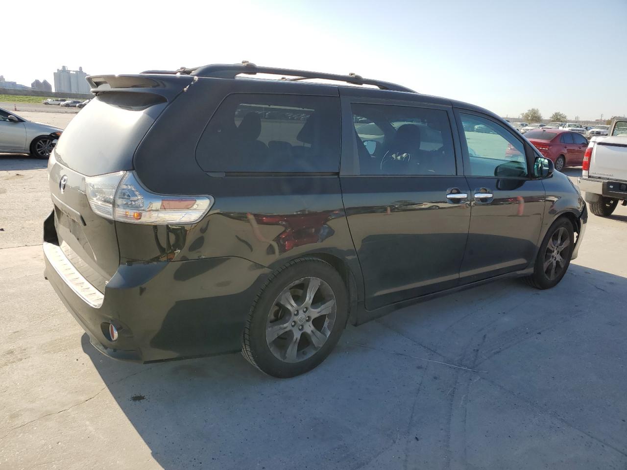 Photo 2 VIN: 5TDXK3DCXFS540640 - TOYOTA SIENNA 