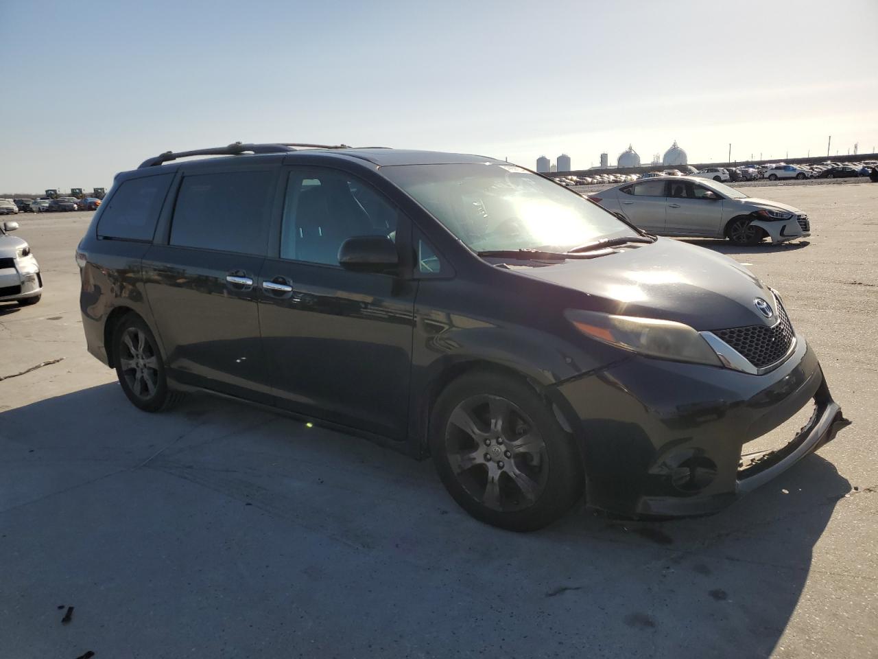 Photo 3 VIN: 5TDXK3DCXFS540640 - TOYOTA SIENNA 