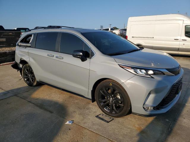 Photo 3 VIN: 5TDXRKEC1PS168384 - TOYOTA SIENNA XSE 