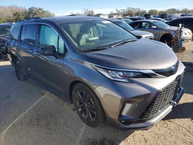 Photo 3 VIN: 5TDXRKEC2NS121622 - TOYOTA SIENNA XSE 