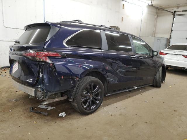 Photo 2 VIN: 5TDXRKEC2NS136251 - TOYOTA SIENNA XSE 