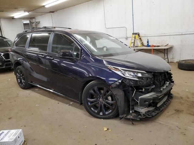 Photo 3 VIN: 5TDXRKEC2NS136251 - TOYOTA SIENNA XSE 