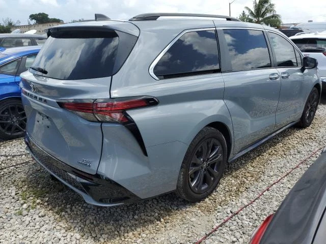 Photo 2 VIN: 5TDXRKEC5PS139969 - TOYOTA SIENNA XSE 