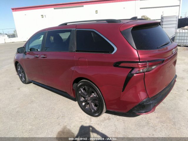 Photo 2 VIN: 5TDXRKEC7MS043272 - TOYOTA SIENNA 