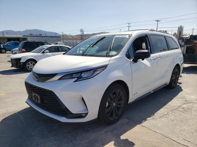 Photo 1 VIN: 5TDXRKEC8MS013830 - TOYOTA SIENNA XSE 