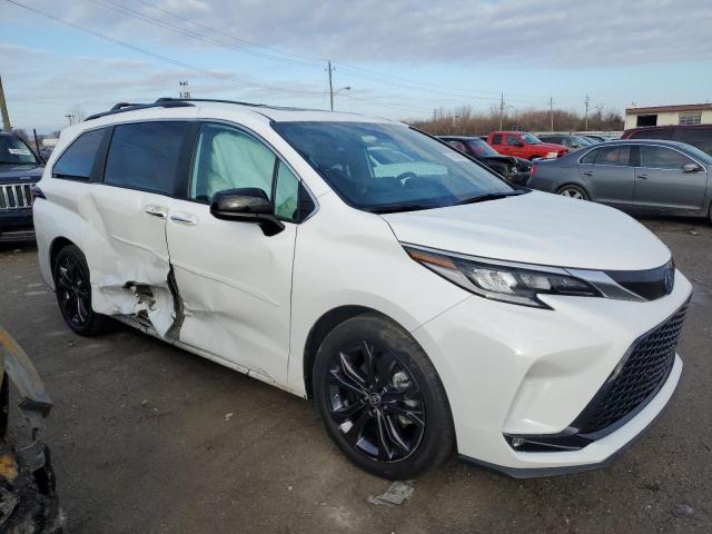 Photo 3 VIN: 5TDXRKEC8NS080221 - TOYOTA SIENNA 