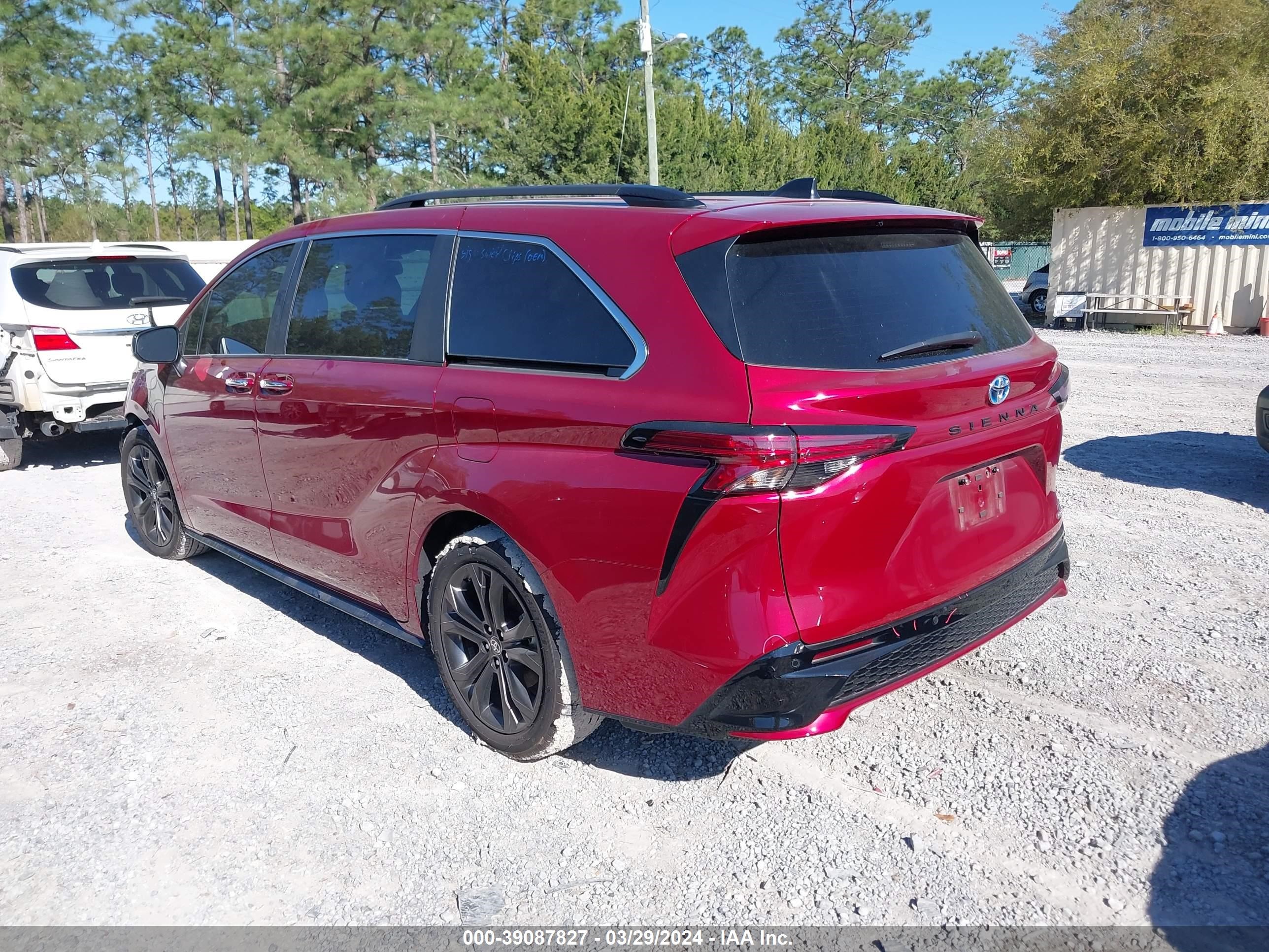 Photo 2 VIN: 5TDXRKEC8PS142431 - TOYOTA SIENNA 