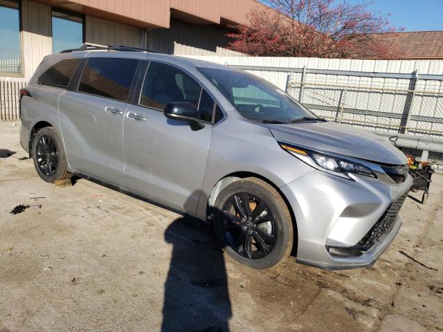 Photo 3 VIN: 5TDXRKECXNS132397 - TOYOTA SIENNA 