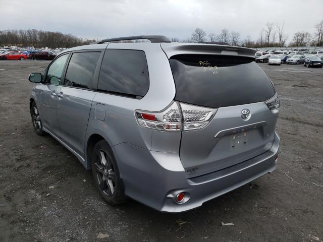 Photo 2 VIN: 5TDXZ3DC0HS771058 - TOYOTA SIENNA SE 