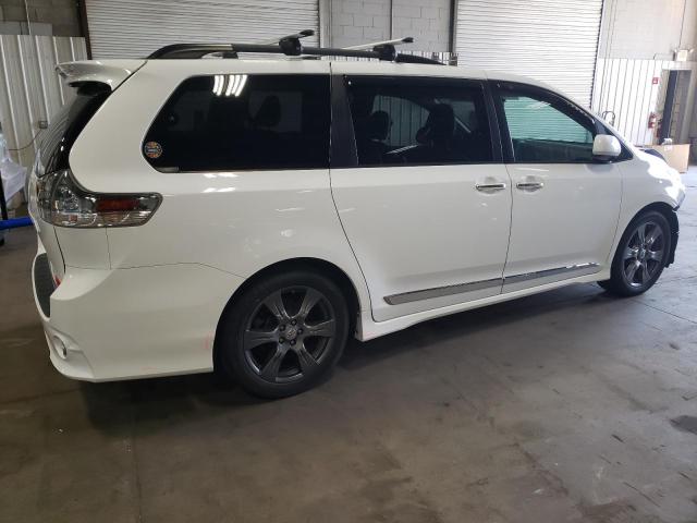 Photo 2 VIN: 5TDXZ3DC0HS771254 - TOYOTA SIENNA SE 