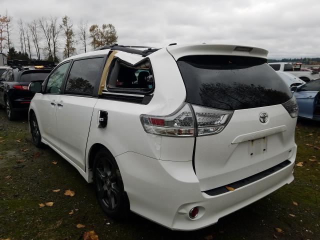 Photo 2 VIN: 5TDXZ3DC0HS811588 - TOYOTA SIENNA SE 