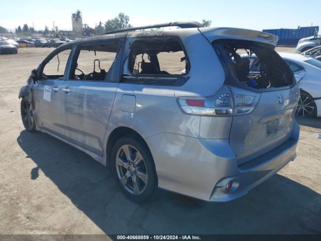 Photo 2 VIN: 5TDXZ3DC0HS875775 - TOYOTA SIENNA 