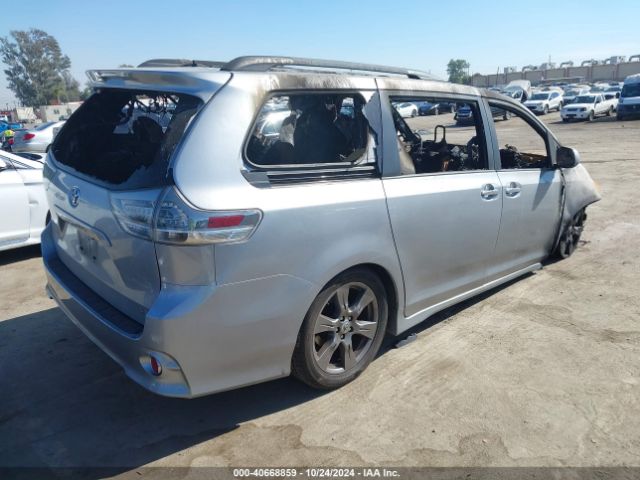 Photo 3 VIN: 5TDXZ3DC0HS875775 - TOYOTA SIENNA 