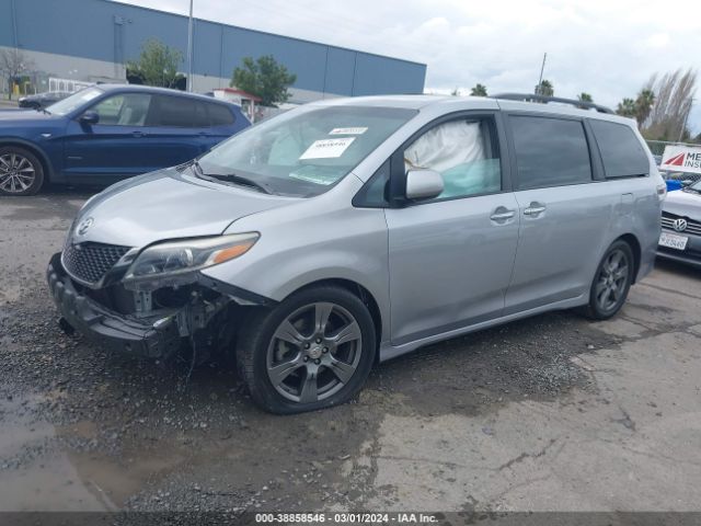 Photo 1 VIN: 5TDXZ3DC0HS888784 - TOYOTA SIENNA 