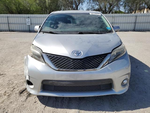 Photo 4 VIN: 5TDXZ3DC0HS892527 - TOYOTA SIENNA SE 