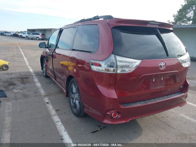 Photo 2 VIN: 5TDXZ3DC1HS766550 - TOYOTA SIENNA 