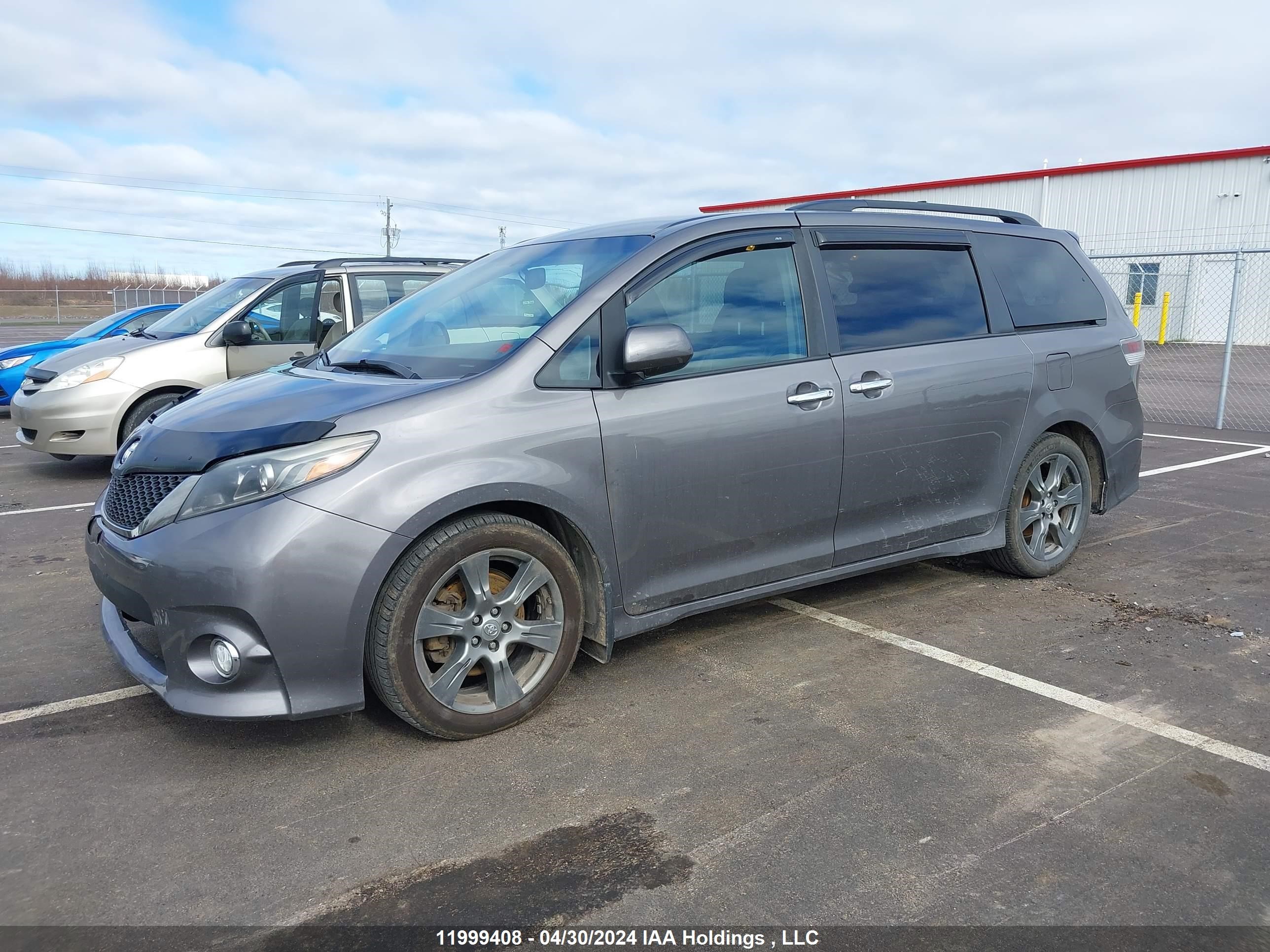 Photo 1 VIN: 5TDXZ3DC1HS777452 - TOYOTA SIENNA 