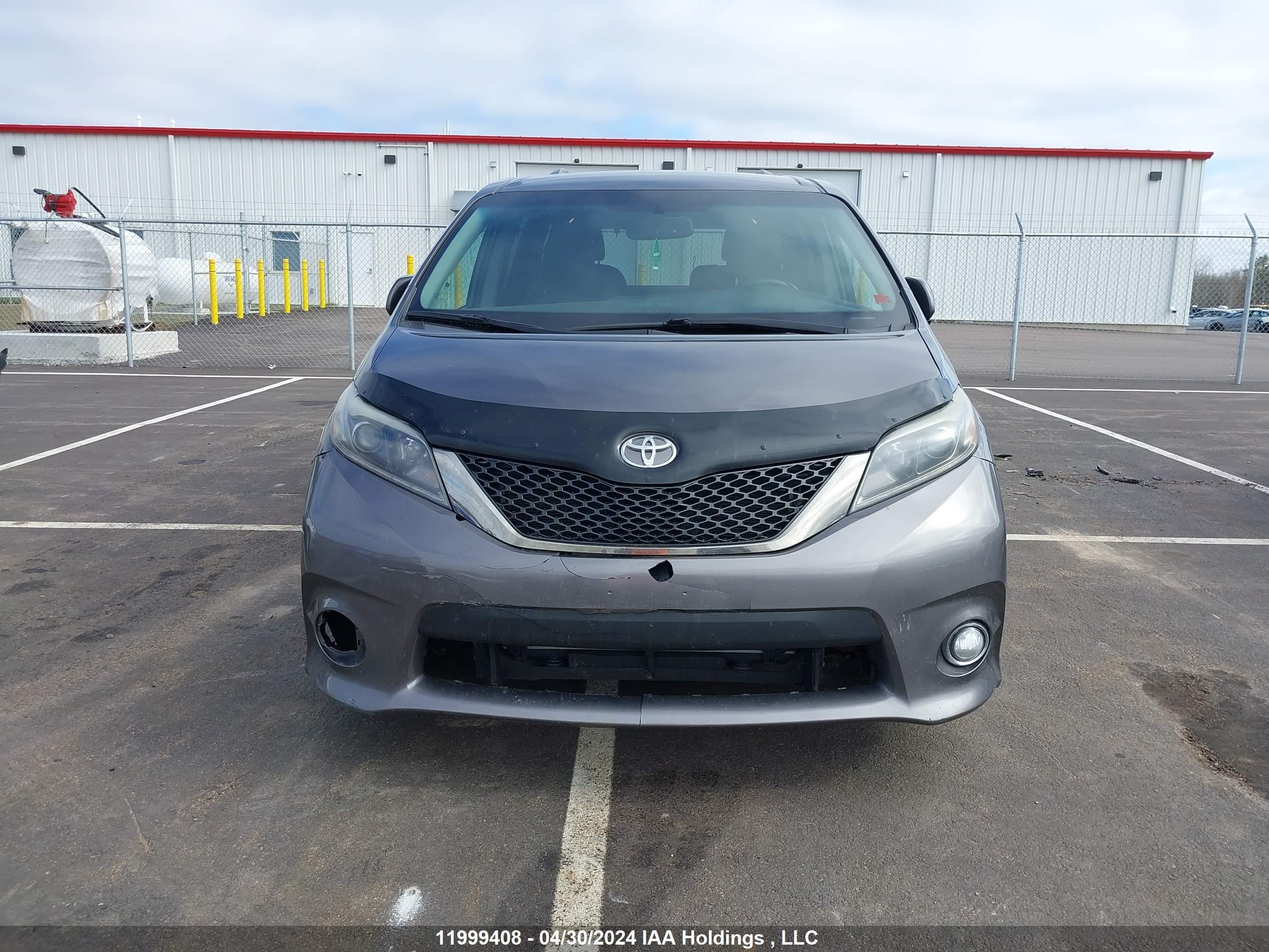 Photo 11 VIN: 5TDXZ3DC1HS777452 - TOYOTA SIENNA 