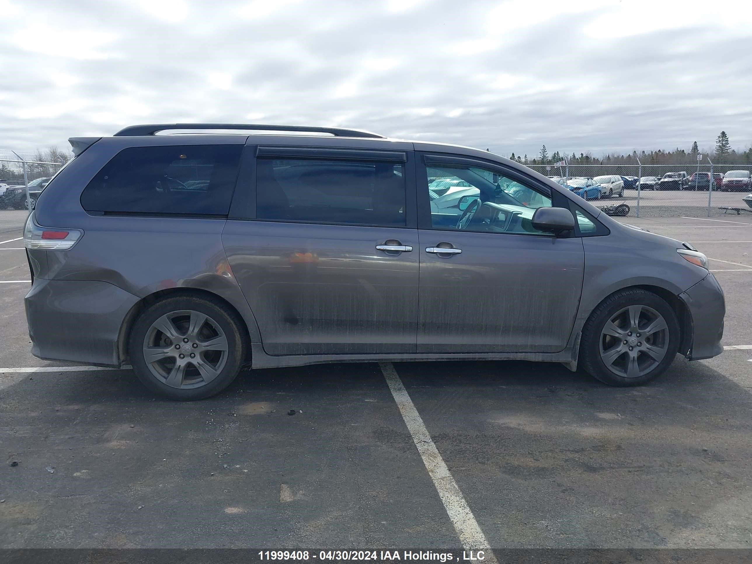 Photo 12 VIN: 5TDXZ3DC1HS777452 - TOYOTA SIENNA 