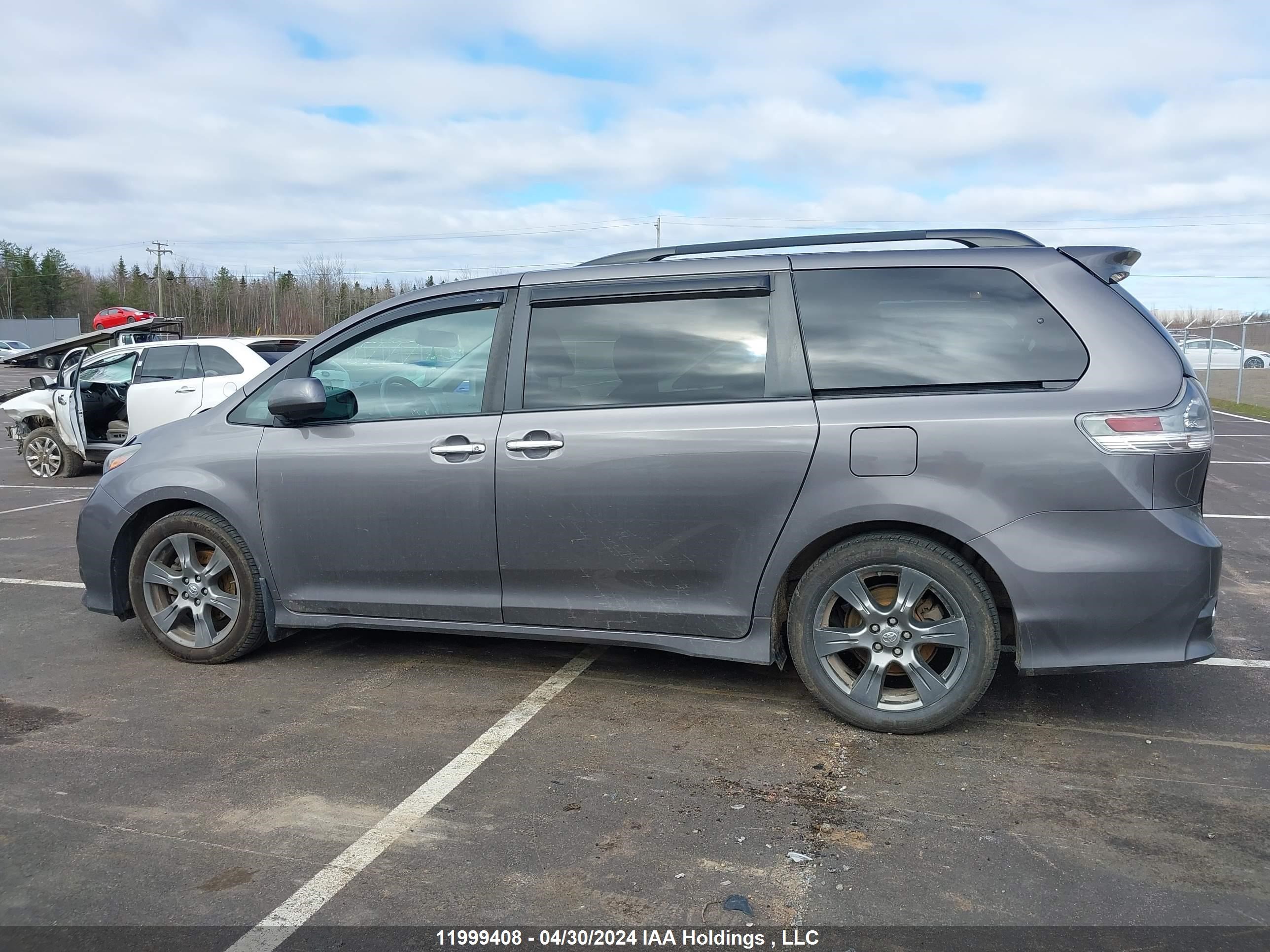 Photo 13 VIN: 5TDXZ3DC1HS777452 - TOYOTA SIENNA 