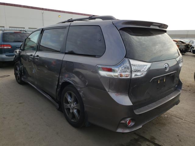 Photo 2 VIN: 5TDXZ3DC1HS797460 - TOYOTA SIENNA SE 