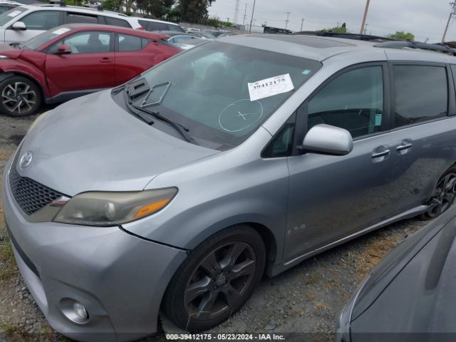 Photo 1 VIN: 5TDXZ3DC1HS862906 - TOYOTA SIENNA 