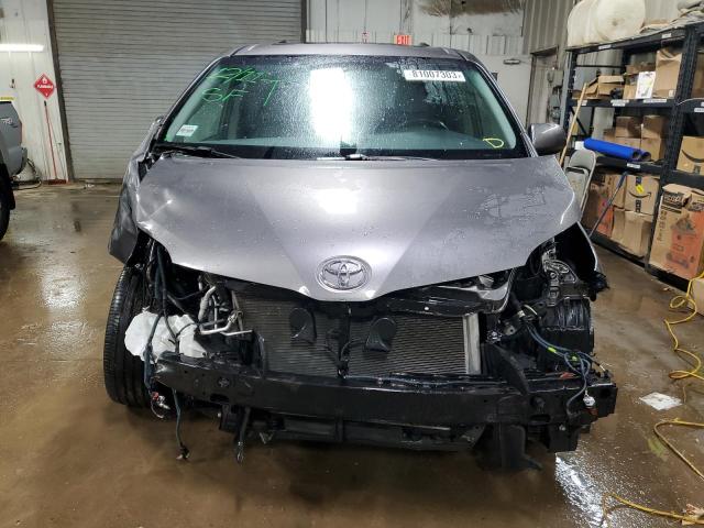 Photo 4 VIN: 5TDXZ3DC1HS868298 - TOYOTA SIENNA 