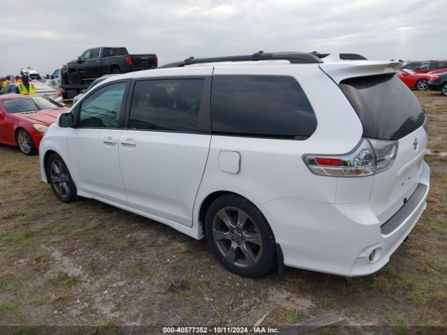 Photo 2 VIN: 5TDXZ3DC1JS942986 - TOYOTA SIENNA 