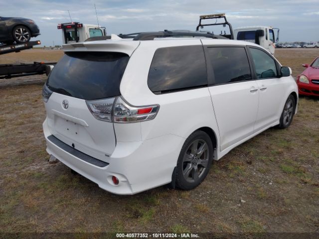 Photo 3 VIN: 5TDXZ3DC1JS942986 - TOYOTA SIENNA 