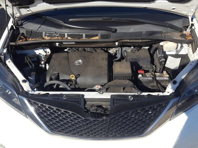 Photo 6 VIN: 5TDXZ3DC2HS785799 - TOYOTA SIENNA SE 