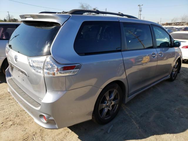 Photo 2 VIN: 5TDXZ3DC2HS798438 - TOYOTA SIENNA SE 