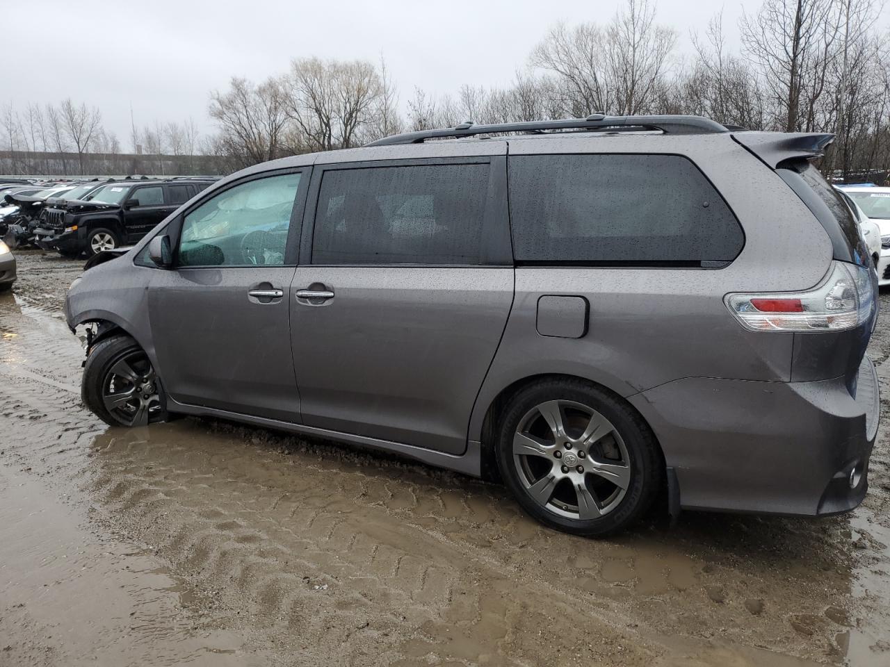 Photo 1 VIN: 5TDXZ3DC2HS813665 - TOYOTA SIENNA 