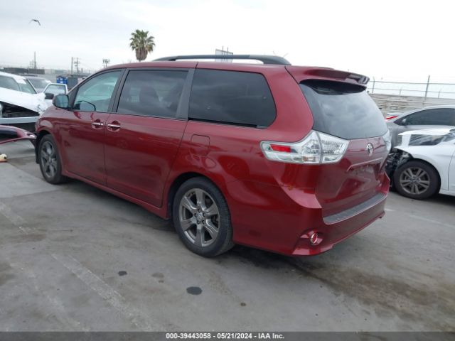 Photo 2 VIN: 5TDXZ3DC2HS830188 - TOYOTA SIENNA 