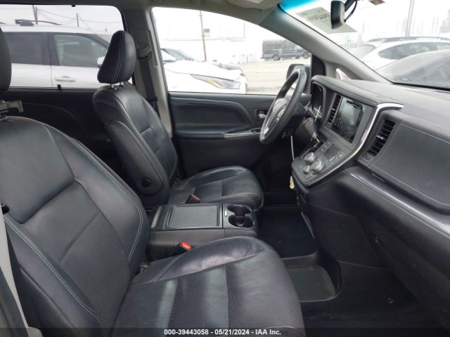 Photo 4 VIN: 5TDXZ3DC2HS830188 - TOYOTA SIENNA 